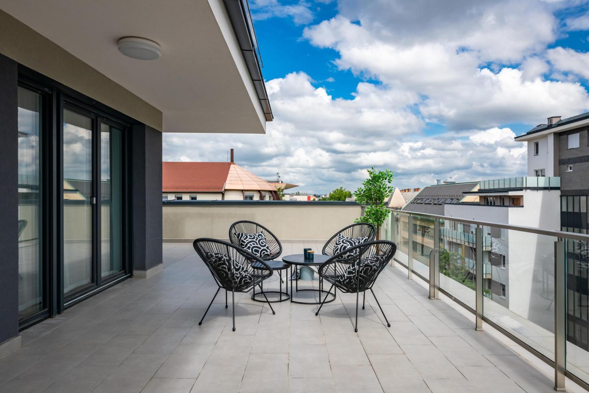 Westside Garden Apartments By Urbanrent Boedapest Buitenkant foto